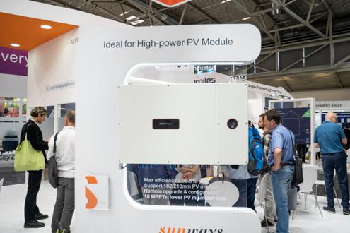 Ukázka střídače Sunways vhodného pro komerční instalace, který najdete i v Memodo portfoliu.