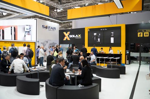 Prohlídka expozice u našeho nového obchodního partnera, společnosti SolaX.