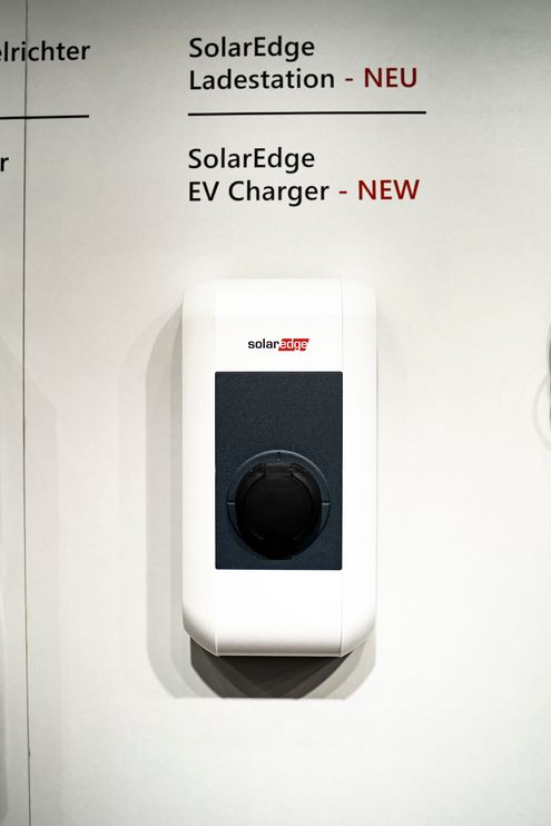 Novinka v detailu – nabíjecí stanice od společnosti SolarEdge.