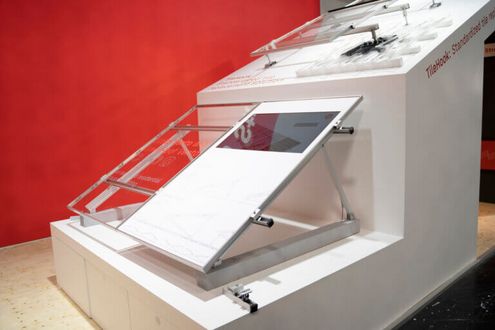 K2 Systems nabízí řešení jak pro šikmé, tak pro rovné střechy, a to včetně možného zvýšení náklonu.