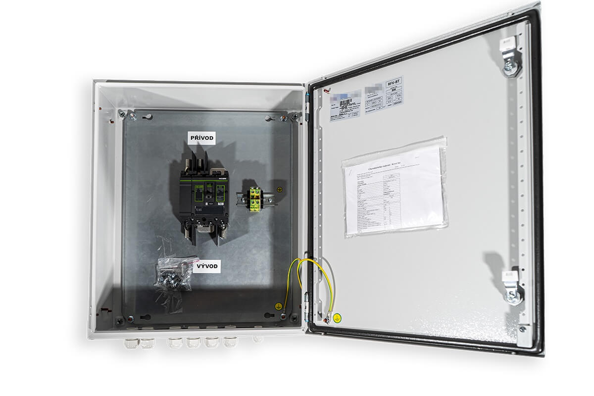 Combiner box pro 2 bateriové racky Pylontech M1C