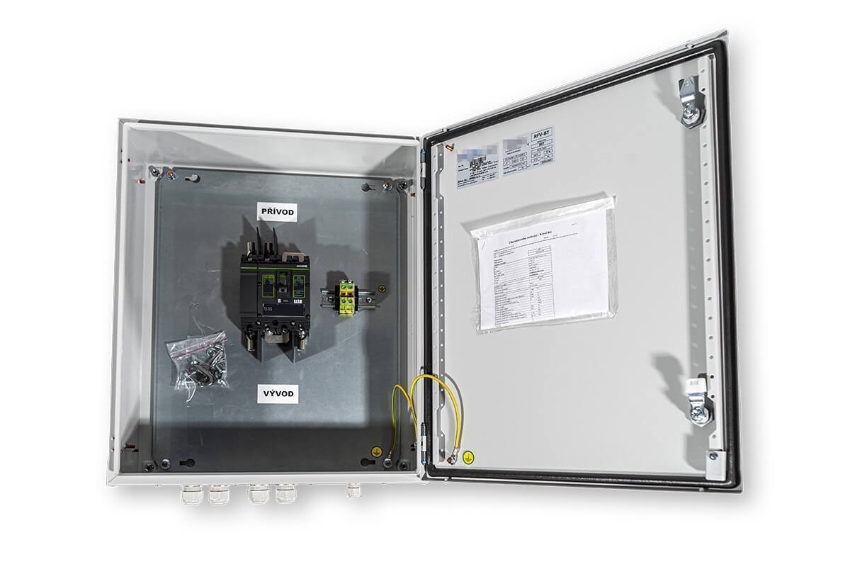 DC rozvaděč pro bateriový rack Pylontech M1C